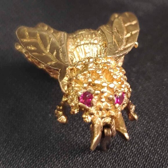 90s Vintage 14k Yellow Gold BeeFlying Bug Insect Pin Brooch Ruby Eyes